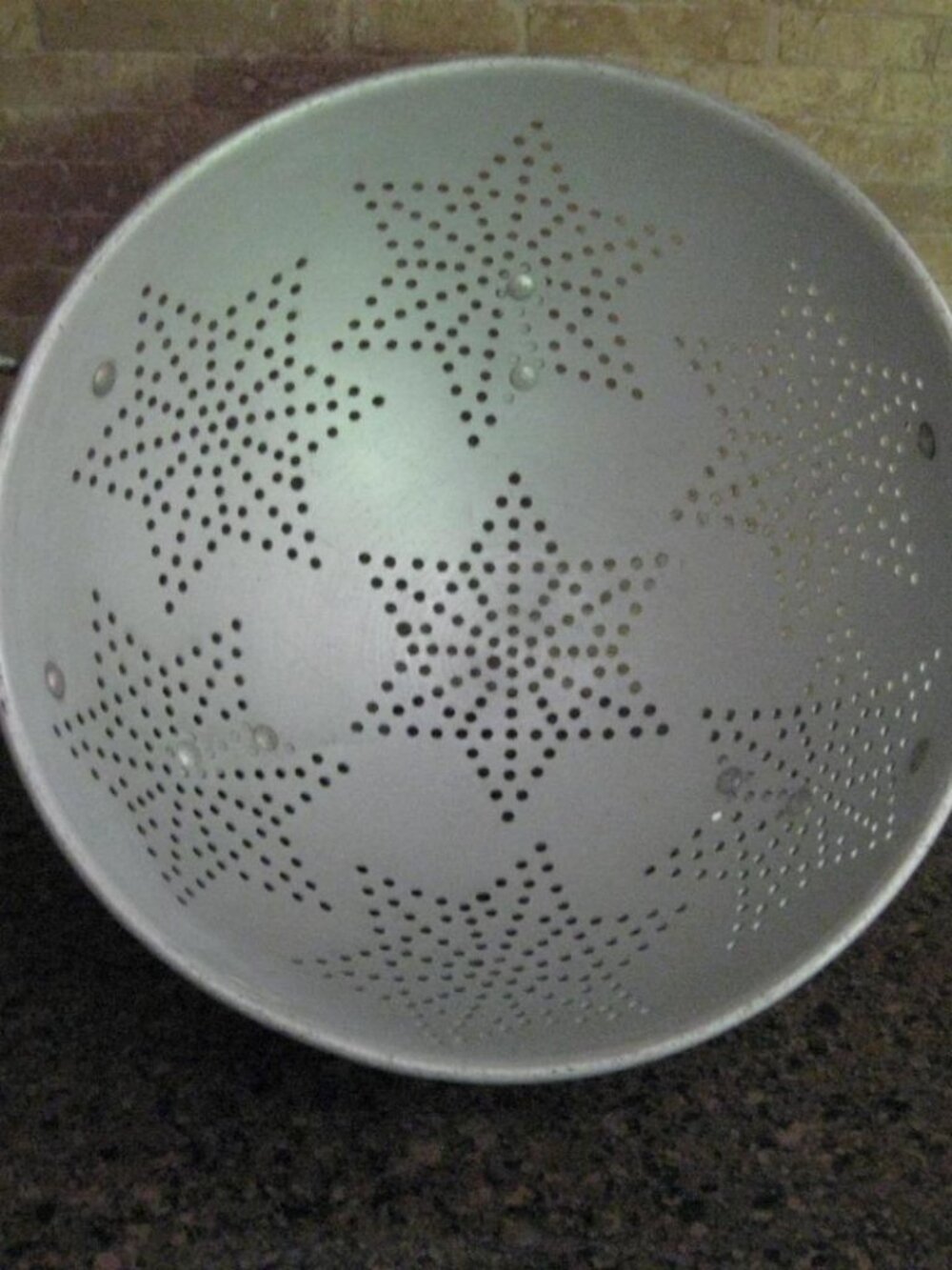 MIRRO FOOTED ALUMINUM COLLANDER - VINTAGE - USA